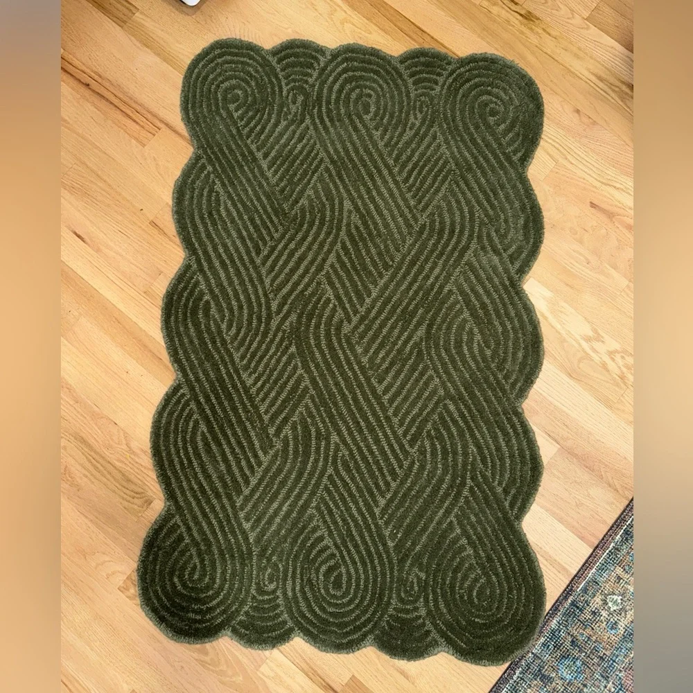 Tahari Home Hand-Tufted Area Scallop Accent Rug 2.6’ x4’ Pile - 100% Wool